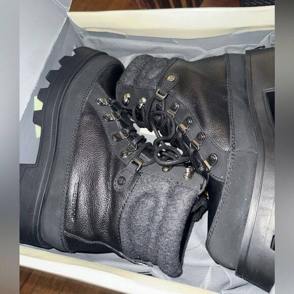 NIB Cougar Suma Waterproof Boot (Women) Black Lugged Sole - Picture 8 of 9